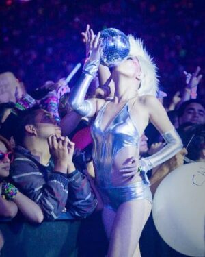 Gina Darling Instagram - I really miss gogo dancing. I danced for EDC for 5 years! It feels like a whole ‘nother life. Dancing on stage and seeing hundreds of thousands of people in the crowd was a breathtaking experience. I made so many cool lifelong friends along the way❤️ Scroll to last pic for a surprise lmao 

@edc_lasvegas @insomniacevents