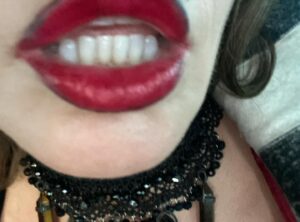Gina Gershon Instagram - I loved dressing up like Mad Moxxi!!! And clearly Im not the only one!! So much fun to see all you ladies. @borderlandsfilm @picturestart @gearbox opens today!!! #🎩🎩🎩🎩🎩 #moxxi