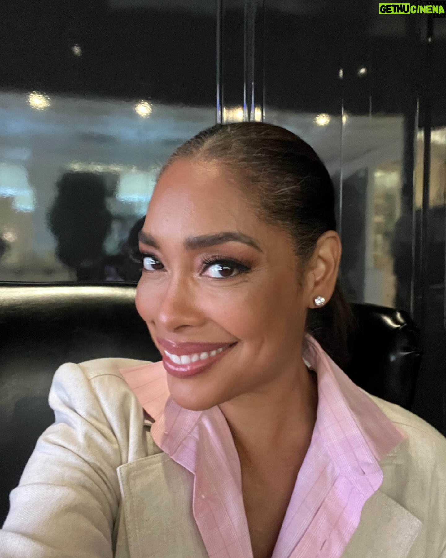 Gina Torres - 19K Likes - Hey Good People!! Looking to #GetLoud tonight. #JoyfulWarrior #DNC #Equis