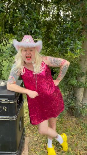 Ginny Lemon Instagram - Happy Friday 13th! Halloween is just around the corner, I know who I’m going as 😜💖