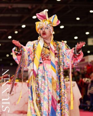 Ginny Lemon Instagram - The high priestess 🌼

💕🐱 @rupaulsdragcon 
👗@maxallenbabes 
📸 @stunnin.mag