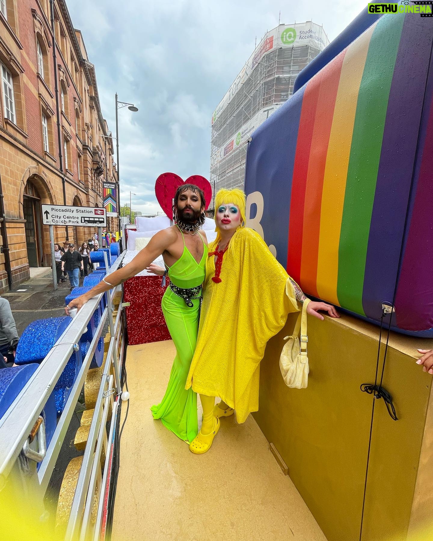 Ginny Lemon - 3.5K Likes - My new best fwend @conchitawurst she didn’t sing Tattoo once but I love her 💛
@manchesterpride @bookingcom 😜
Anyone else see me splashing about in a bathtub this weekend? 🛁
