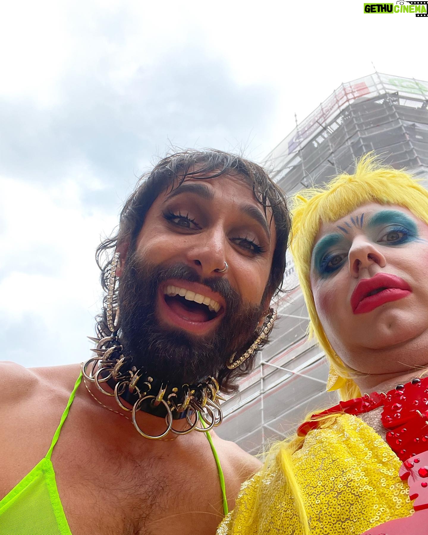 Ginny Lemon - 3.5K Likes - My new best fwend @conchitawurst she didn’t sing Tattoo once but I love her 💛
@manchesterpride @bookingcom 😜
Anyone else see me splashing about in a bathtub this weekend? 🛁
