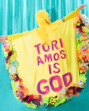 Ginny Lemon Instagram - Happy 60th birthday to the goddess herself @toriamos 💛🎉

Cape by @alexbasim 
📸 @emwajones