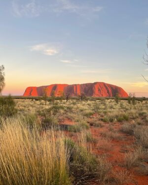 Ginny Lemon Instagram - Truly the most magical place I have ever been, I don’t think I’ll ever get over the beauty of Uluru ✨

 #ntaustralia @ntaustralia

Travel #sponsored by @australia #SeeAustralia