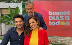 Gino Costa Instagram - 🩵LLEGÓ EL MOMENTO DE DECIR ADIÓS A MI QUERIDO TVN🩵
Sí, acabo de renunciar a la que fue mi casa por casi 12 años… 
No fue fácil tomar la decisión pero, como muchos saben, me gustan los desafíos, lo difícil, lo que me quita el sueño… y ese es el nuevo camino que emprenderé.
Me voy tranquilo, porque lo di todo y más.
Aquí fui inmensamente feliz… obvio que, como todo en la vida, pasé momentos difíciles, rabias pero, sin duda, que las risas fueron muchas más…
El 2012 llegué a TVN como un pollo de 24 años al programa más importante de la TV: “Buenos Días a Todos, El Matinal de Chile” donde me dieron la oportunidad de hacer de todo: notero, panelista, animador, sin duda, la mejor escuela que podría haber tenido.
TVN me regaló la posibilidad de animar festivales… como el hermoso Festival de Dichato… estuve en el backstage del Festival de Talca, Olmué y Viña… animé el programa satélite de Viña y como olvidar a mi favorito “Buen Finde ❤️” … compartí estudio con los mejores de la TV, de los que aprendí muchísimo… pero lejos lejos lejos, lo mejor de todo, son los amigos que me hice… los quiero muchísimo, los llevo a cada uno de ustedes en mi corazón. No bajen los brazos: que los valoren, lúzcanse, brillen y que los hagan brillar!
Se cierra un ciclo, pero comienza uno que estoy seguro les encantará… nos seguiremos viendo 🩵✌️ Hasta siempre @tvn