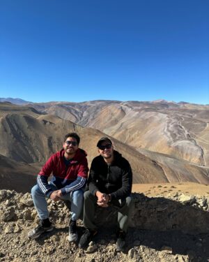Gino Costa Instagram - 🇨🇱 Hoy la aventura comenzó a las 5 AM porque había que llegar a este paraíso !!! Salar Pedernales IM PAC TAN TE … cuesta llegar, hay que madrugar pero todo vale la pena… premio para @pollocampos que se bancó 12 horas de manejo mientras yo 💤 jeje Seguiiiiimooooos la ruta 🇨🇱