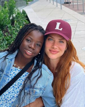 Giovanna Ewbank Instagram - Minha pitchuca e eu sendo felizes por aí!
Que sorte a minha ter uma filha como melhor amiga! 
Te amo tanto meu amor, daqui até o infinito minha Títi 💖

PS: ela tá enorme não tá gente? 🥹