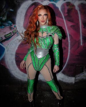 Gisèle Lullaby Instagram - 📸Who needs fancy studios when you can strike a pose amidst the charm of alleyway graffiti🎨

📸: @_calvaire_ 
👗: @emmadejavu 
💇‍♀️: @hugocoiffeurmtl 

#drag #queen #canadadragrace #cdr #rpdr #mintreal #mtl #photography #photooftheday #tgif #friday