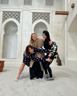 Giselle Itié Instagram - Hoje começa um novo dia e três mães hablando MESMO! 
Curiosos? 
@gitie 
@carolinie_figueiredo