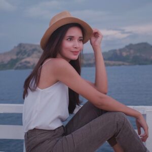 Gita Virga Instagram - Free for caption. #latepostlagi