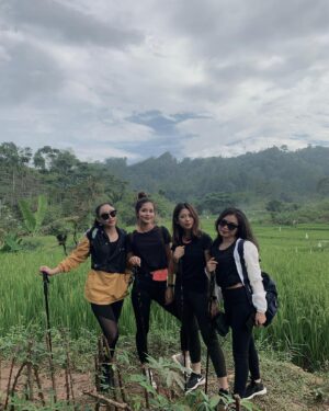 Gita Virga Instagram - Laugh, Love, friends🖤