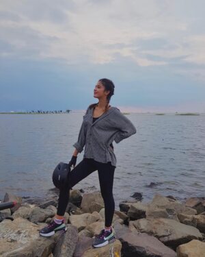 Gita Virga Instagram - Spread love and peace✌️
