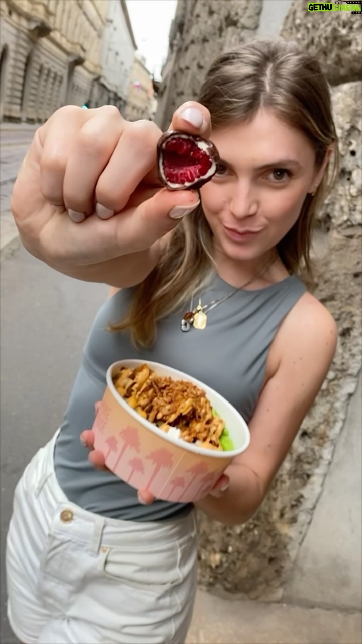 Giulia Guerrini - 41.3K Likes - Guido ha organizzato una giornata speciale! 🥰
Dopo qualche scelta “sfortunata”, finalmente abbiamo gustato un pranzo perfetto: @pokehouse_official e @franui.it
Franuí, il dolce perfetto per l’estate, che ci riporta ai ricordi dell’Argentina ! ☀️
#adv