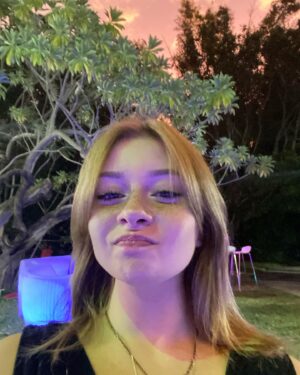 Gloria Palermo De Blasi Instagram - Vous pensez quoi de ce qu'il se passe au USA en ce moment ? 
(le droit à l'IVG qui a été retiré) 
Personnellement et très honnêtement je trouve ça ignoble d'interdire tout ce pour quoi on s'est battues nous les femmes pendant des années (et y'a pas que ça).
D'autant   que c'est un homme qui a prit cette décision et qu'il ne peut pas comprendre car il n'a PAS D'UTÉRUS !! 
Bref ça m'a vraiment dégoûtée toute cette histoire il fallait que j'en parle.
NOS corps NOS choix ♀