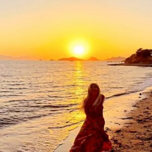 Gökçe Eyüboğlu Instagram - 2. fotodaki çocuk çok yakışıklı değil mi?🫠