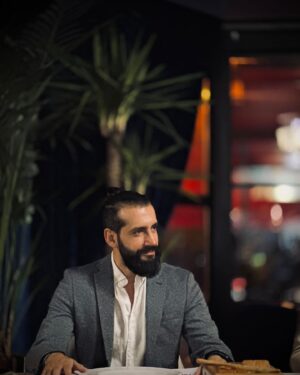 Gökhan Karacık Instagram - Karanlığınızı gösterseydiniz,kimse aydınlığınızı sorgulamazdı..
