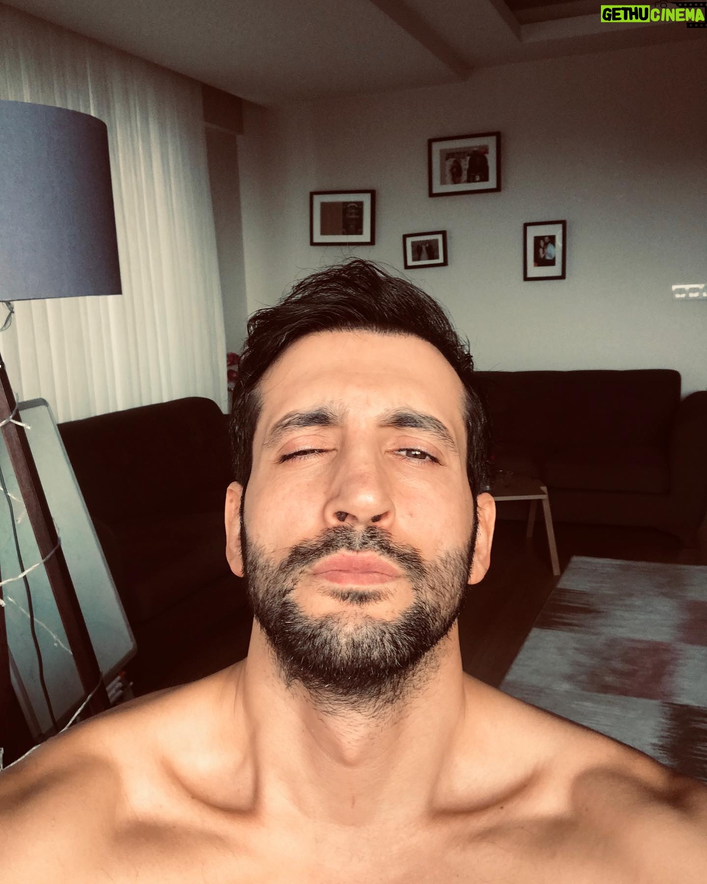 Gökhan Karacık - 1.9K Likes - Benim gözlerim nerde yahu🤔 Does anyone see my eyes🤔