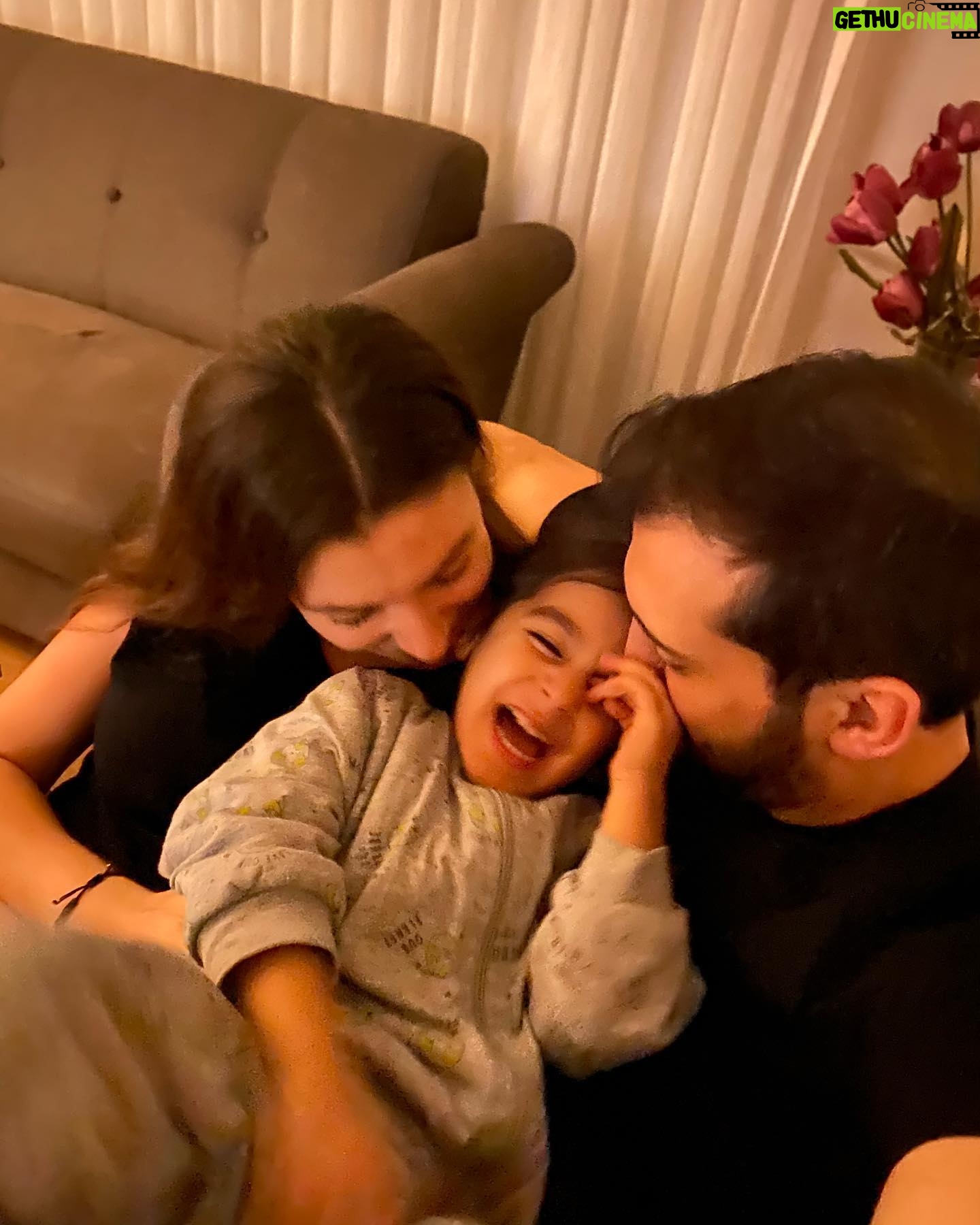 Gökhan Karacık - 2.4K Likes - Dünyam alev alev yansa nolur bu gülüşünüz varken🙏🏼