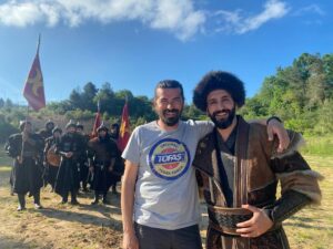 Gökhan Karacık Instagram - Çalıştığım bütün dönem işlerimin yönetmenliğini yapan birlikte çalışmaktan keyif aldıgım Canım Kurban Bekir hocam Game over diyor ve yeni bir hikaye için kıta değiştiriyor:) yolun tertemiz olsun✋🏼