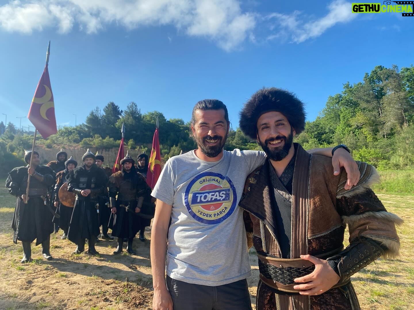 Gökhan Karacık - 3 Likes - Çalıştığım bütün dönem işlerimin yönetmenliğini yapan birlikte çalışmaktan keyif aldıgım Canım Kurban Bekir hocam Game over diyor ve yeni bir hikaye için kıta değiştiriyor:) yolun tertemiz olsun✋🏼