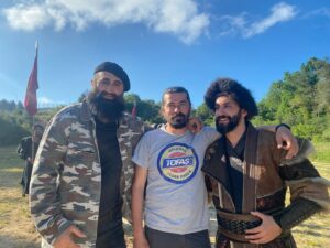 Gökhan Karacık Instagram - Çalıştığım bütün dönem işlerimin yönetmenliğini yapan birlikte çalışmaktan keyif aldıgım Canım Kurban Bekir hocam Game over diyor ve yeni bir hikaye için kıta değiştiriyor:) yolun tertemiz olsun✋🏼