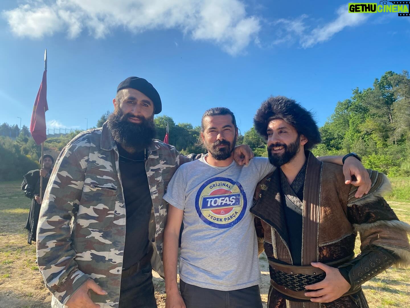 Gökhan Karacık - 3 Likes - Çalıştığım bütün dönem işlerimin yönetmenliğini yapan birlikte çalışmaktan keyif aldıgım Canım Kurban Bekir hocam Game over diyor ve yeni bir hikaye için kıta değiştiriyor:) yolun tertemiz olsun✋🏼