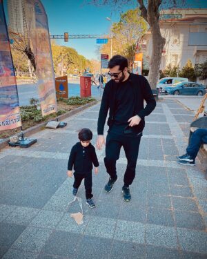 Gökhan Karacık Instagram - En iyi muhabbetin sahibi çocuklardır. Noktasına kadar yalansızdır cümleleri. #çocuk #çocukolmak #babaoğul #oğlumaSarp #children