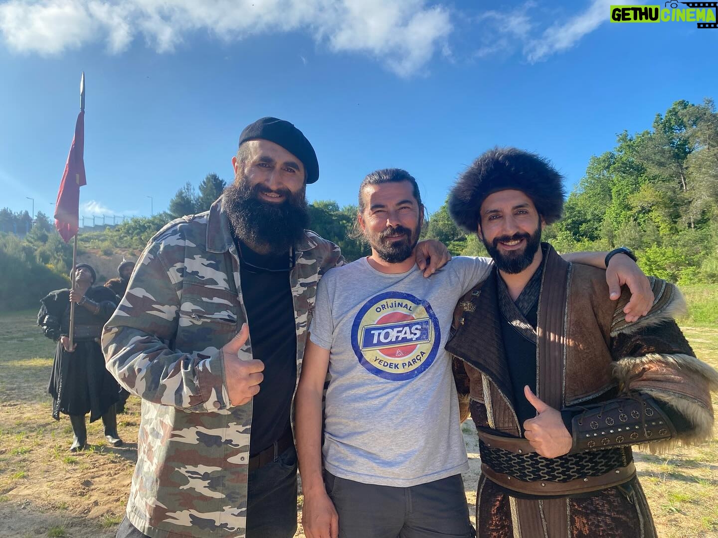 Gökhan Karacık - 3 Likes - Çalıştığım bütün dönem işlerimin yönetmenliğini yapan birlikte çalışmaktan keyif aldıgım Canım Kurban Bekir hocam Game over diyor ve yeni bir hikaye için kıta değiştiriyor:) yolun tertemiz olsun✋🏼
