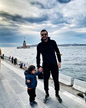 Gökhan Karacık Instagram - Bizde çocuk sevgisi baba mirasıdır🙏 
“our love of children is inheritance of the father”