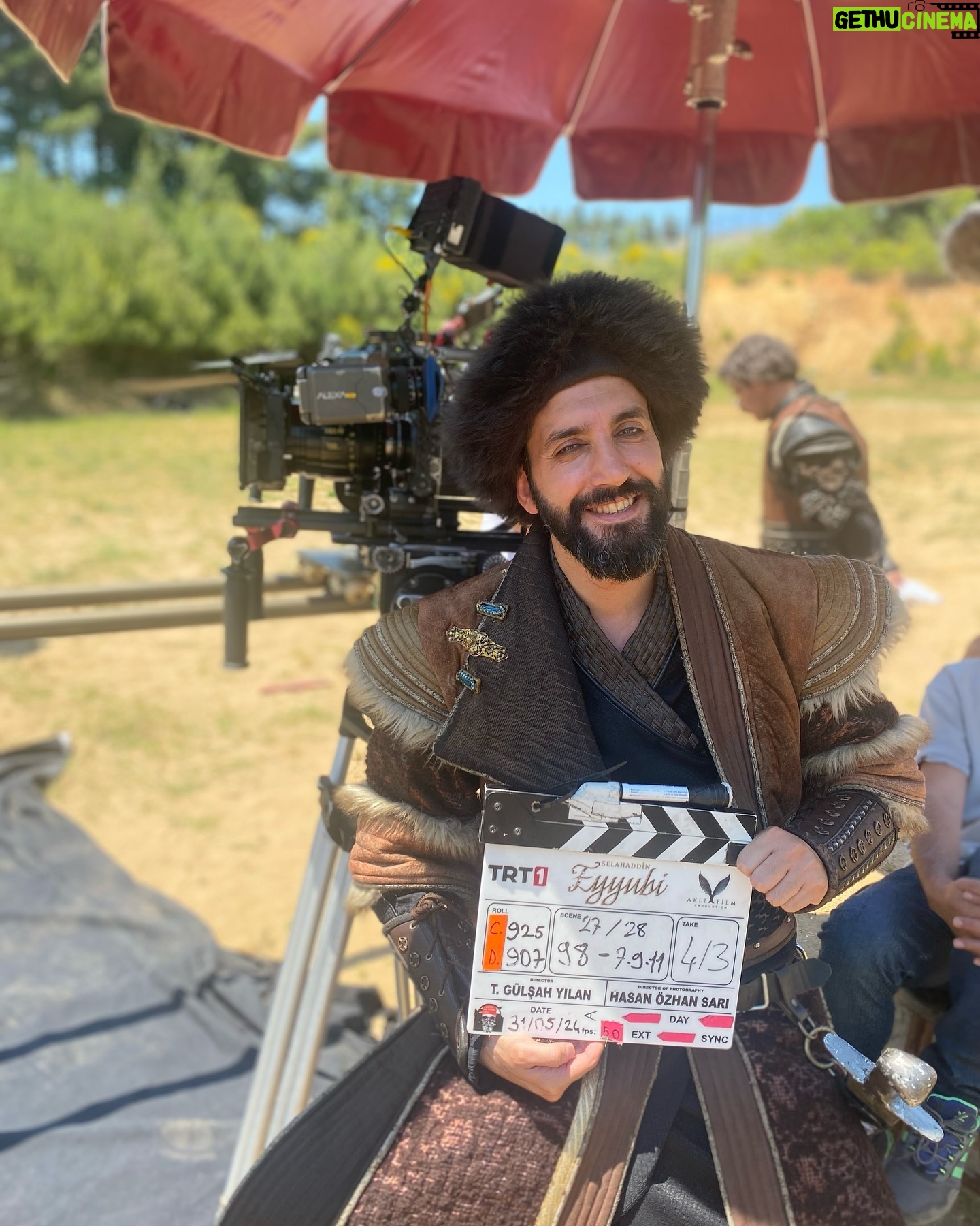 Gökhan Karacık - 3 Likes - Siz bi fotoğraf görüyorsunuz ama benim için cok daha fazlası. “You see a photo, but for me it is much more.” “آپ کو ایک تصویر نظر آتی ہے لیکن میرے پاس اور بھی بہت کچھ ہے۔”