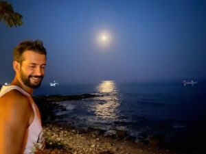 Gökhan Karacık Instagram - İnsan dilinin altında gizlidir🥇#gökhankaracik “hidden under the human tongue”