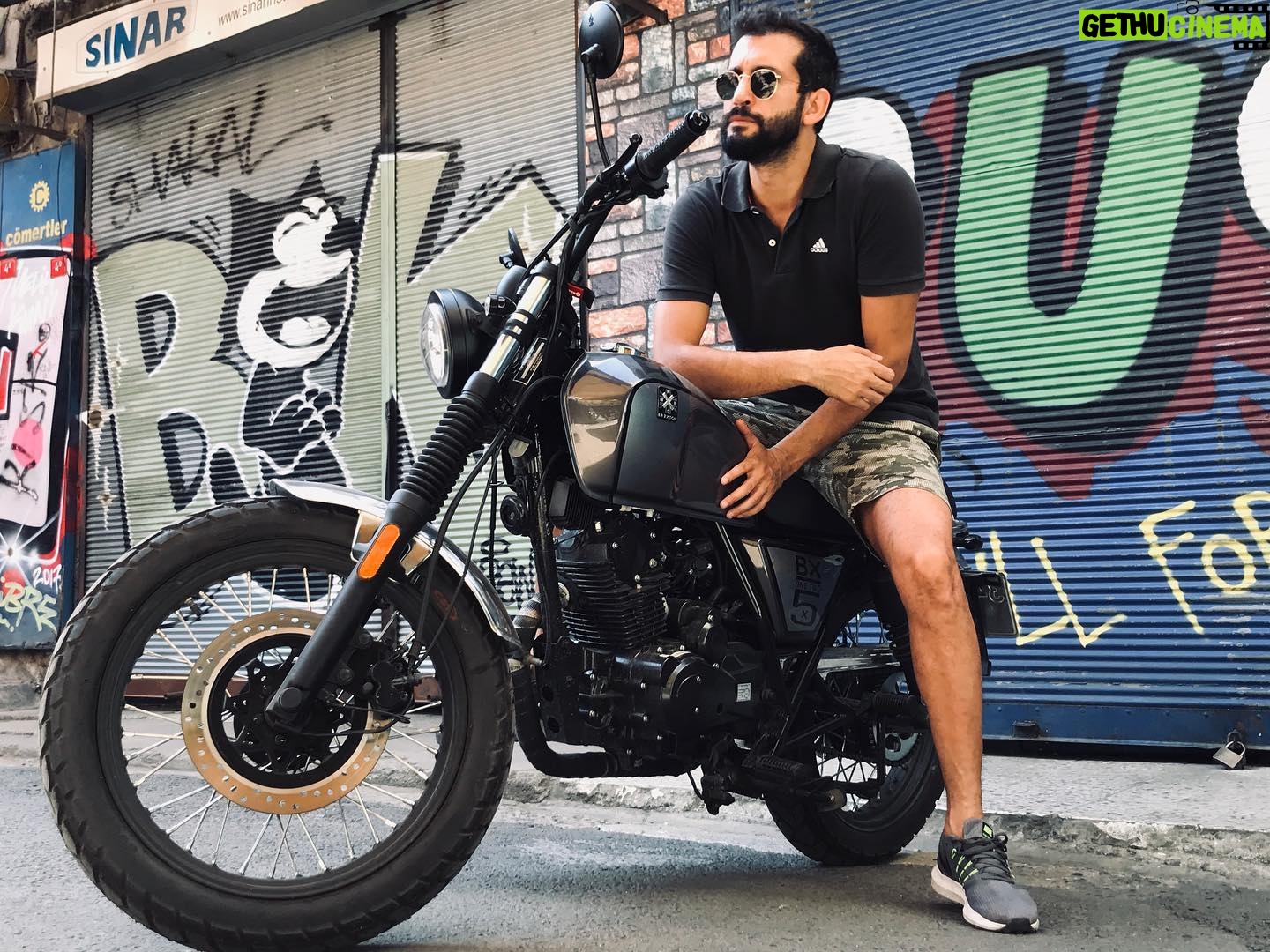 Gökhan Karacık - 1.3K Likes - Aslanlar ve kaplanlar daha güçlü olabilir🤷♂️ama hiç bir kurt sirkte soytarılık yapmaz😉 “Lions and tigers can be more powerfull , but no wolf acts as a clown in a circus.”