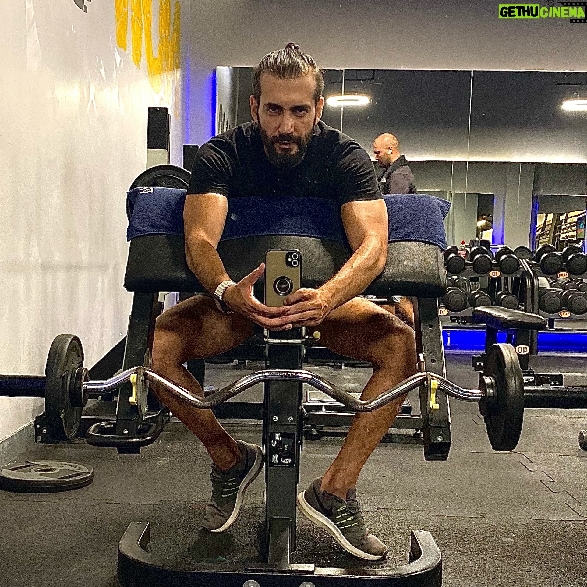 Gökhan Karacık - 3 Likes - Altını üstüne getirmek istediğin masada aklı başında oturmak çok sağlam bir imtihandır😉
“Sitting lonely at the table you want to turn upside down is a very solid test” #Gokhankaracik