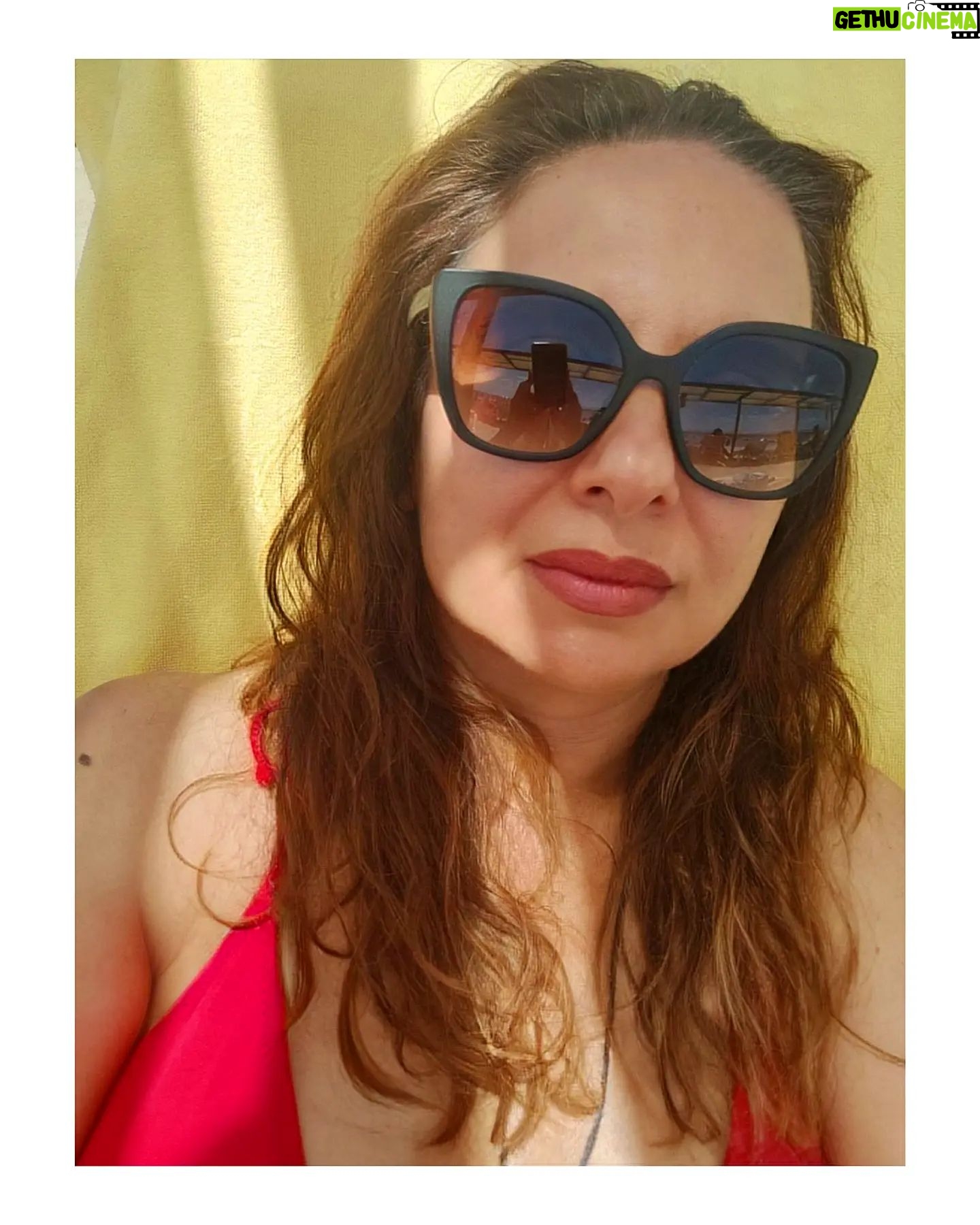 Goncagül Sunar - 6.5K Likes - ☀️ çabucak tatil ☀️boş geçmeyelim yazı ⛵🏖️