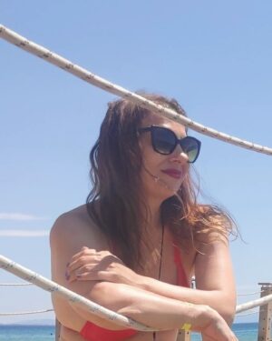 Goncagül Sunar Instagram - ☀️ çabucak tatil ☀️boş geçmeyelim yazı ⛵🏖️