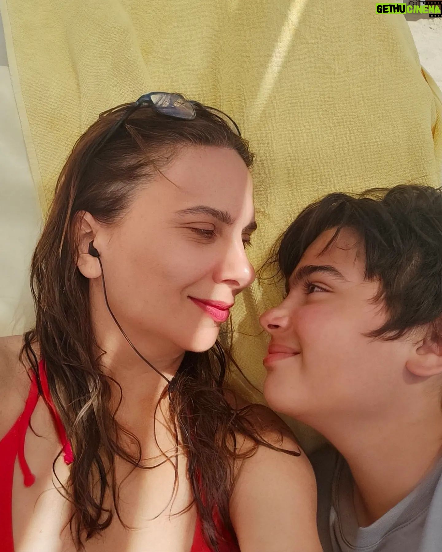 Goncagül Sunar - 6.5K Likes - ☀️ çabucak tatil ☀️boş geçmeyelim yazı ⛵🏖️