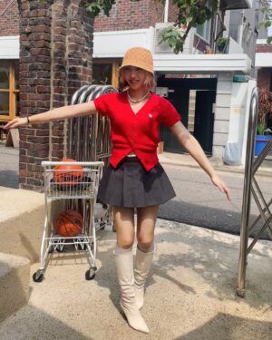 Gong Min-ji Instagram - Summer feeling🍓🍰
