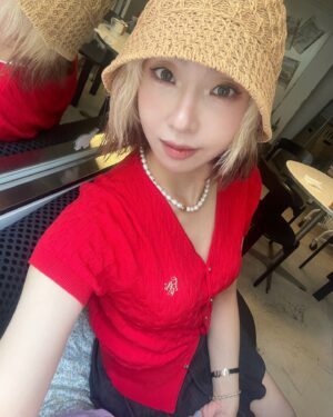 Gong Min-ji Instagram - Summer feeling🍓🍰