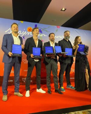 Gordan Kičić Instagram - Pobeda #mamaitataseigrajurata2 @sarajevofilmfestival 6 nagrada#rts