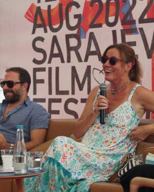 Gordan Kičić Instagram - Mama i Tata se igraju rata 2 u Sarajevu @mina.djukic @teeamyla @drugarica.jovanka @gvozdendjuric Nebojsta Ilic Cile Milica Mihajlovic #redcarpet #sarajevo #tvshow #rts #filmkombajn