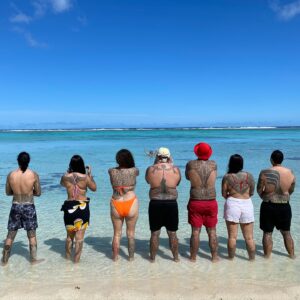 Gordon Toi Hatfield Instagram - Another stunning day here in paradise with the whole whanau now @heeds_native and @akanihihareata_ arrived last night so the first thing is swim time. Look at my tattooed whanau, couldn’t be prouder