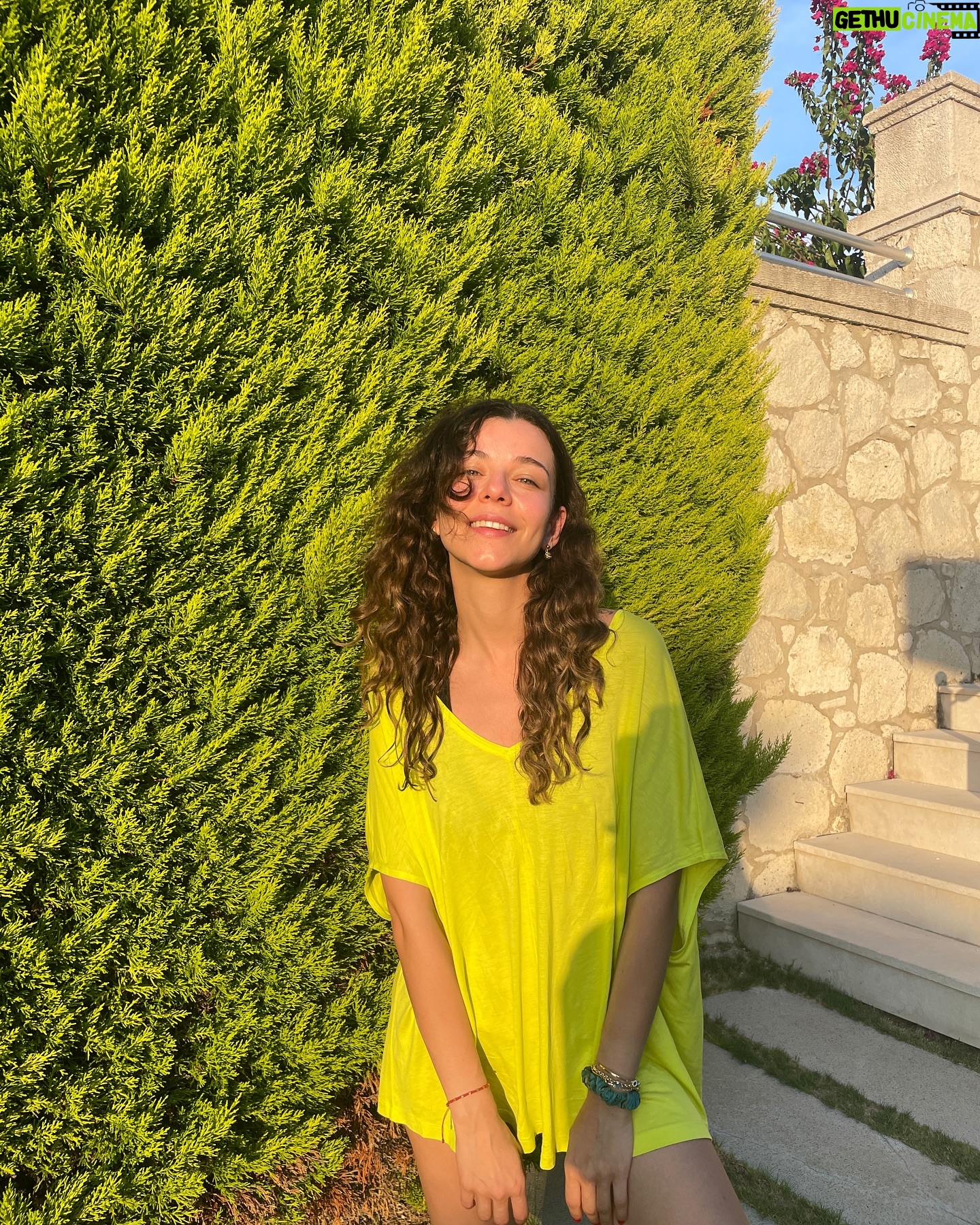 Gözde Duru - 1K Likes - 📸: @asyaduru
Summer time 🌞🌞