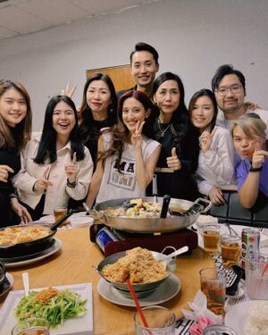 Grace Chan Instagram - 都話我好🫶🏻食肉骨茶㗎啦！😂🤣
上次二選一題
一開始就問
鍾意Bak Kuh Teh or… 🍵 
但係我嘅至愛就係肉骨茶
搞到場面好尷尬🤣😭🥹
問嚟問去都係講肉骨茶！
所以之後嚟大馬
我都要試吓多啲唔同嘅食物～
大家暫時可以喺 @bakerwithabook 睇吓我之前去嘅餐推介😝
等我下個月嚟再尋找多啲美食！

題外話，每一次嚟我都開心到唔捨得走～
點算？
唔通真係要喺度買返間房住？🤣
