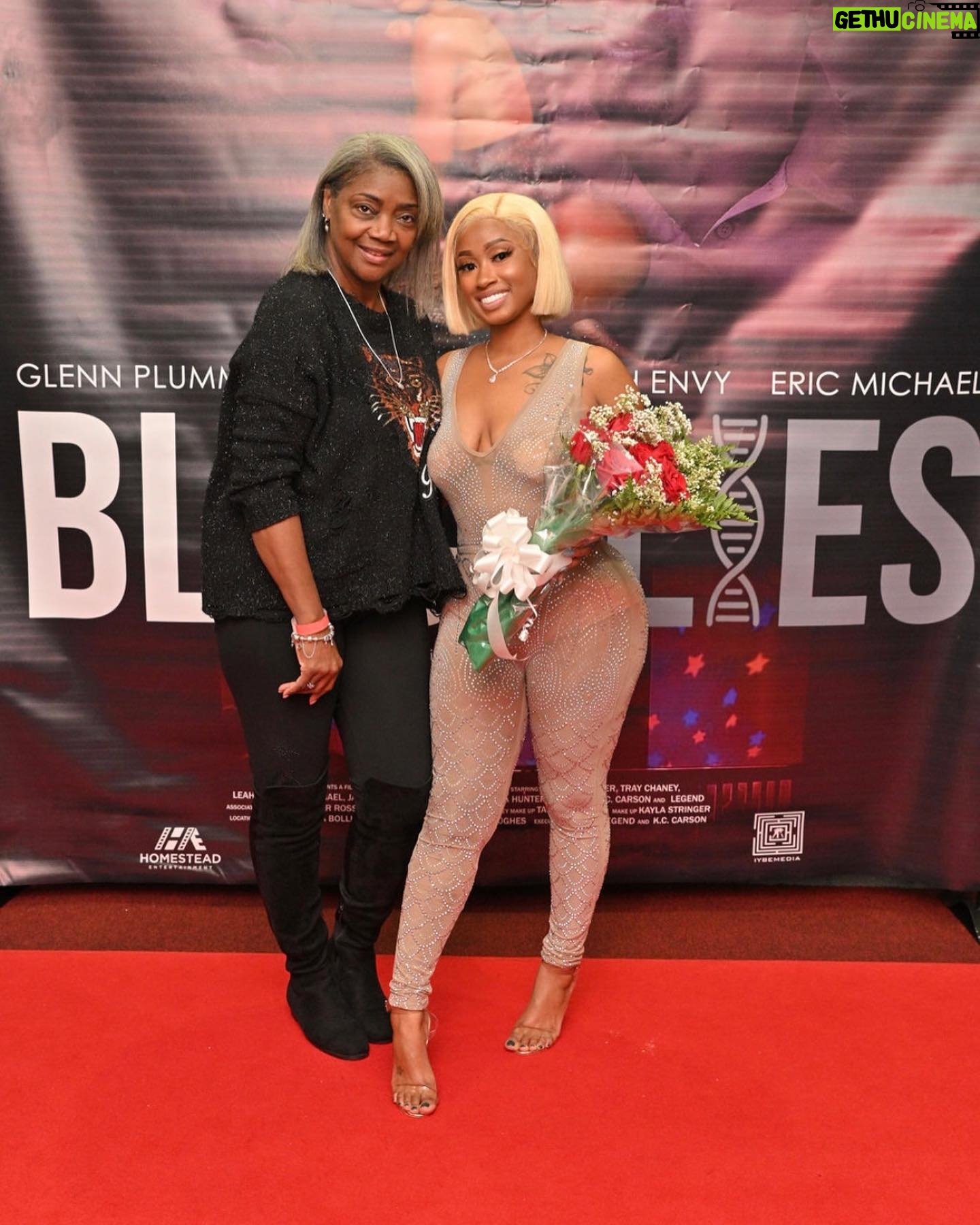 Grace Sol - 2.8K Likes - Thanks everyone who came out to support “Black Lies” the movie in which I play the role of April.
Outfit: @ariels_vintageboutique
Makeup: @raygirly_