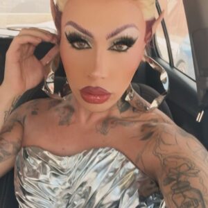 Grag Queen Instagram - 𝔰𝔥𝔢 𝔟𝔲𝔰𝔶 𝔣𝔞𝔯 𝔣𝔯𝔬𝔪 𝔥𝔬𝔪𝔢 🩶

📍LA (day/night) 1