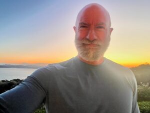 Graham McTavish Instagram - Happy Outlander anniversary from New Zealand #tenyearson #howcanthatbetrue #sunsetonmyhead