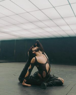 Gravity Balmain Instagram - the la brea tar pits if they slayed
📸 @seekaxiom 
Look 1: @willieherself @outlier (shoes: @shayneoliver.group @ugg)
Look 2: @leak_nyc @studious_hongkong @anndemeulemeester_official 
💄: @carlyannelarson