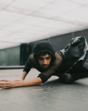 Gravity Balmain Instagram - the la brea tar pits if they slayed
📸 @seekaxiom 
Look 1: @willieherself @outlier (shoes: @shayneoliver.group @ugg)
Look 2: @leak_nyc @studious_hongkong @anndemeulemeester_official 
💄: @carlyannelarson