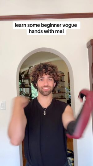 Gravity Balmain Instagram - another mini vogue tutorial before pride month craziness kicks off — check out my new full length hands lesson if you want to learn more! 
🎶 @b.ames